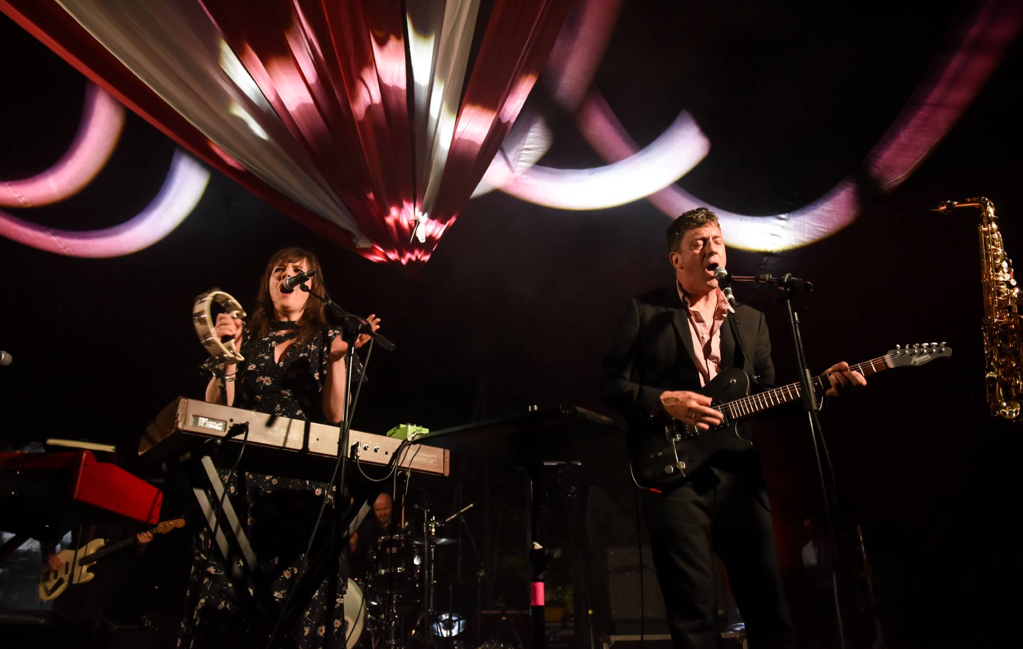 Rose Elinor Dougall et Graham Coxon de The Waeve se produisent au Latitude Festival 2024 (Photo de Robin Little/Redferns)