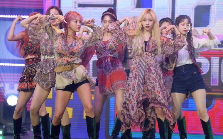 Le label TWICE menace de « prendre les mesures juridiques les plus fortes » contre les vidéos deepfake du groupe