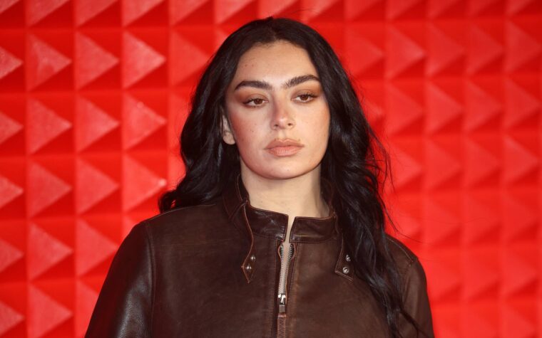 Madonna, Caroline Polachek, SOPHIE et Grimes figureraient sur « Brat And It's Completely Different But Also Still Brat » de Charli XCX