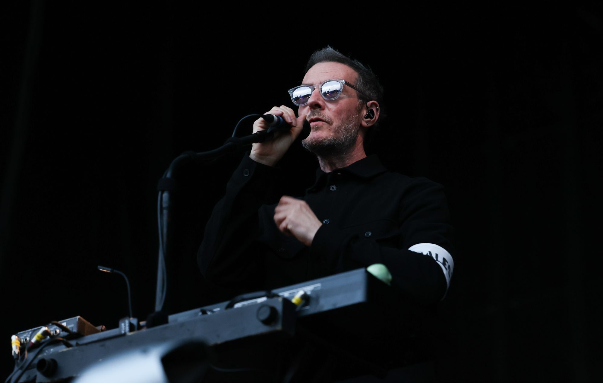 Robert Del Naja de Massive Attack se produit sur scène en 2024