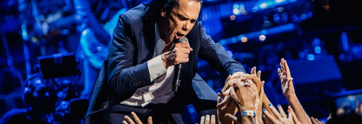 Nick Cave célèbre la 300e entrée de Red Hand Files en posant une question à ses fans