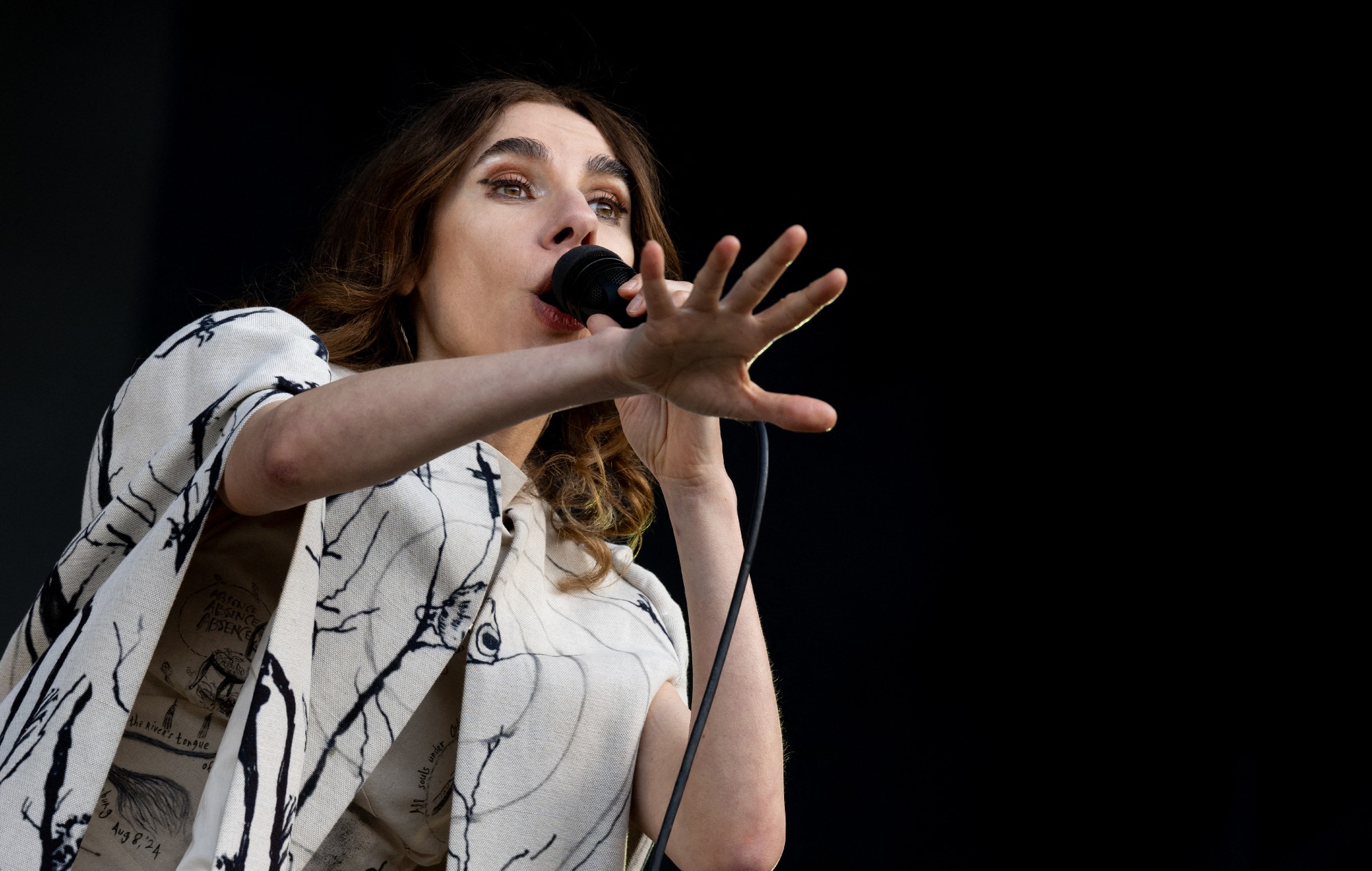 PJ Harvey se produit au festival de musique Rock en Seine, en août 2024.
