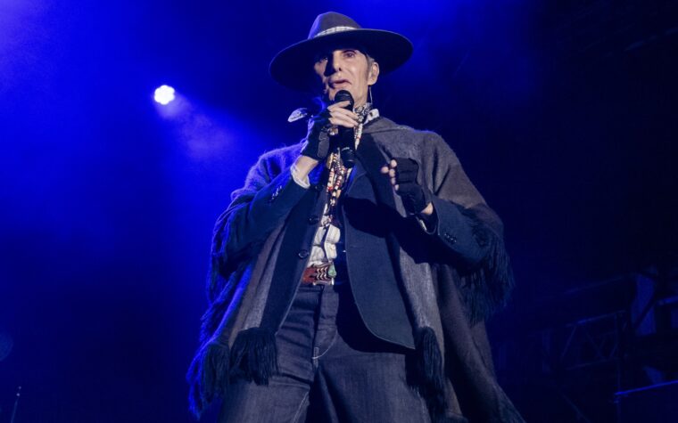 Perry Farrell prend le temps de « réfléchir et de guérir » après l'annulation de la tournée Jane's Addiction