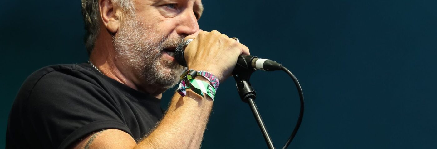 Peter Hook & The Light annoncent des concerts au Royaume-Uni en 2025 avec la chanson « Get Ready » de New Order dans son intégralité
