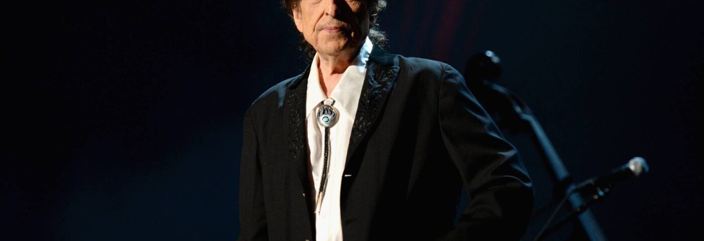 Regardez Bob Dylan interpréter « Desolation Row » avec une petite clé