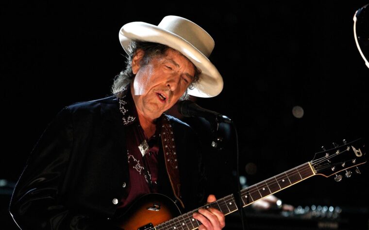 Regardez Bob Dylan jouer « All Along The Watchtower » pour la première fois en six ans