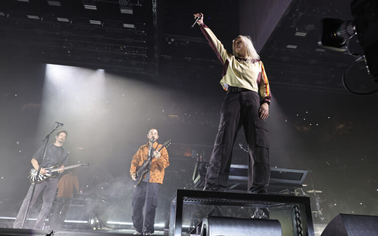 Regardez Linkin Park interpréter « The Emptiness Machine » sur « Fallon »