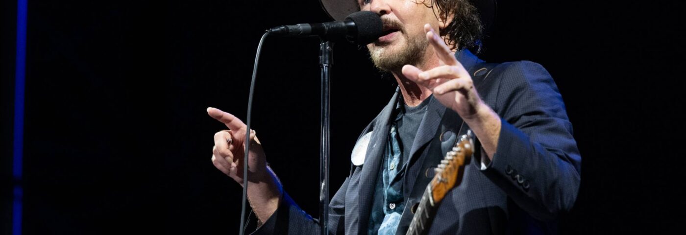 Regardez Pearl Jam jouer le morceau profond « The Whale Song » pour la toute première fois