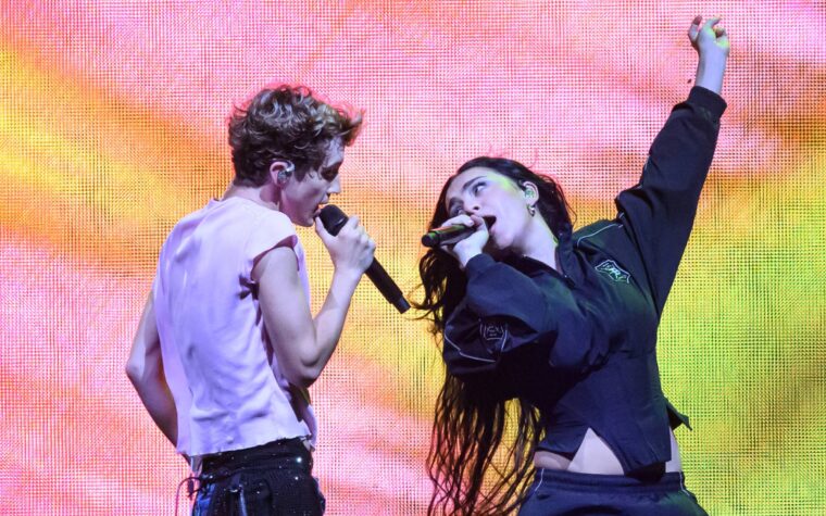 Voici tout ce que Troye Sivan et Charli XCX ont joué lors de la première soirée de leur tournée américaine commune « Sweat »