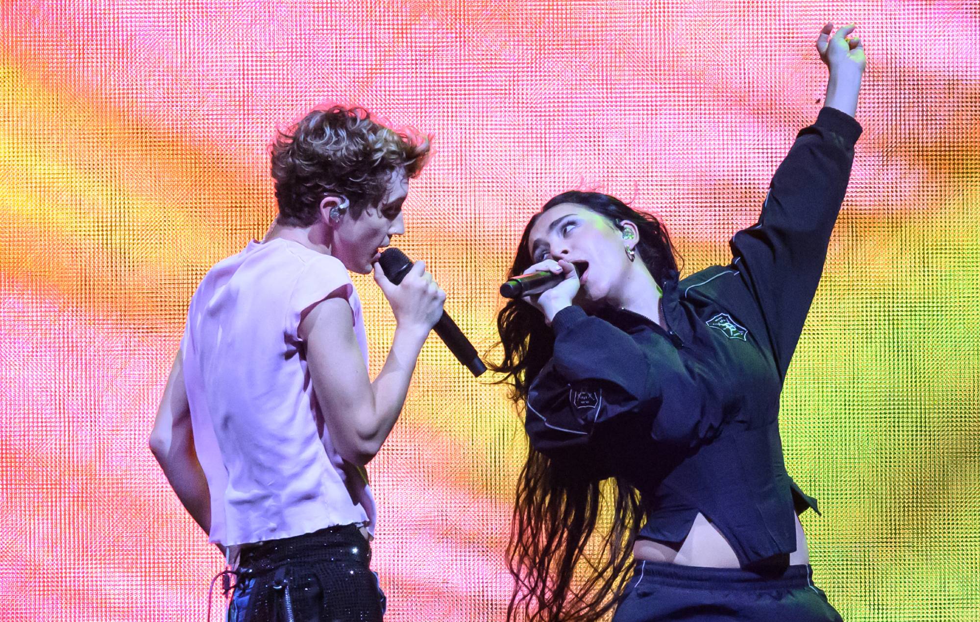 Troye Sivan et Charli XCX. CRÉDIT : Katja Ogrin/Redferns