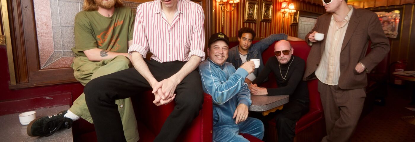 Warmduscher partage un single avec Janet Planet de Confidence Man
