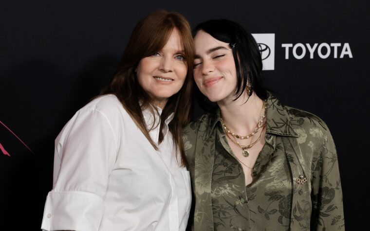 La mère de Billie Eilish pense que le fait que ses enfants soient appelés « bébés népo » est « hilarant »