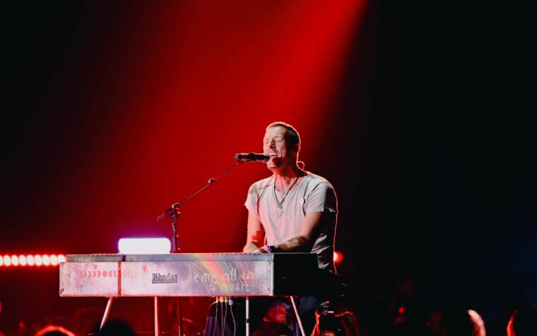 Regardez la vidéo loufoque mais sincère du "dernier single" de Coldplay, "All My Love"