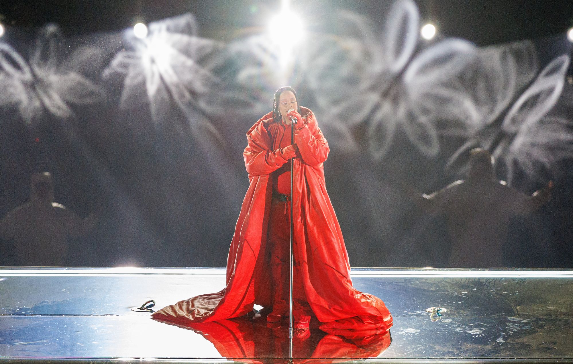 Rihanna se produit à la mi-temps pendant le Super Bowl Lvii entre les Eagles de Philadelphie et les Chiefs de Kansas City le dimanche 12 février 2023