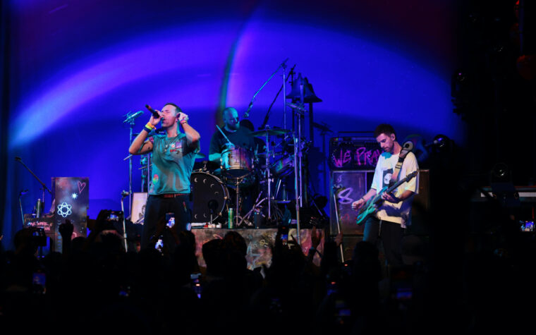 Coldplay fait ses débuts live à "Moon Music" et "The Karate Kid"