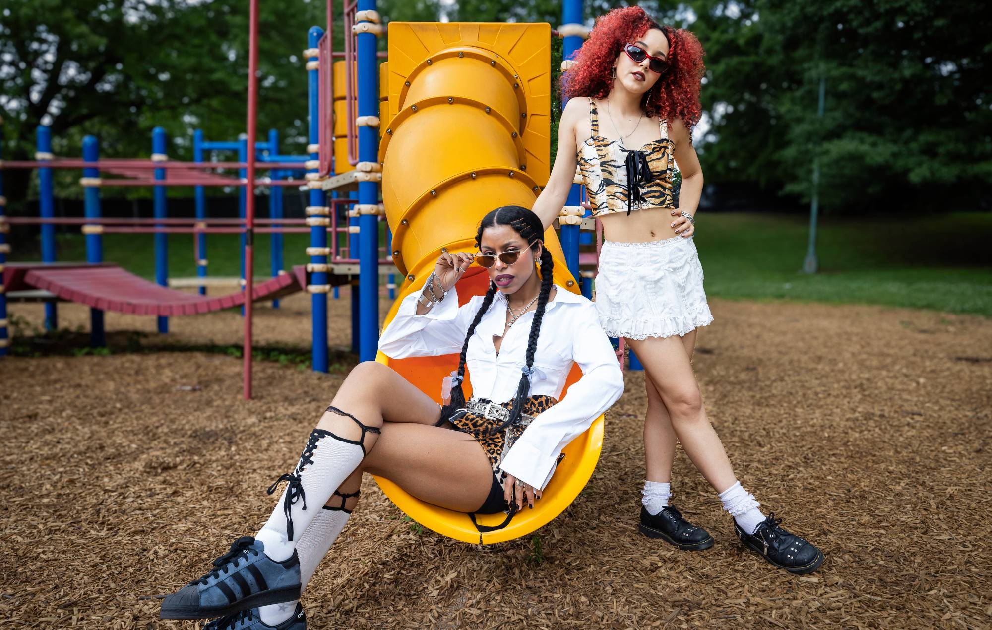 Amy Love et Géorgie au sud de Nova Twins dans les coulisses du Festival Knes Knees 2024 (photo de Scott Legato / Getty Images)