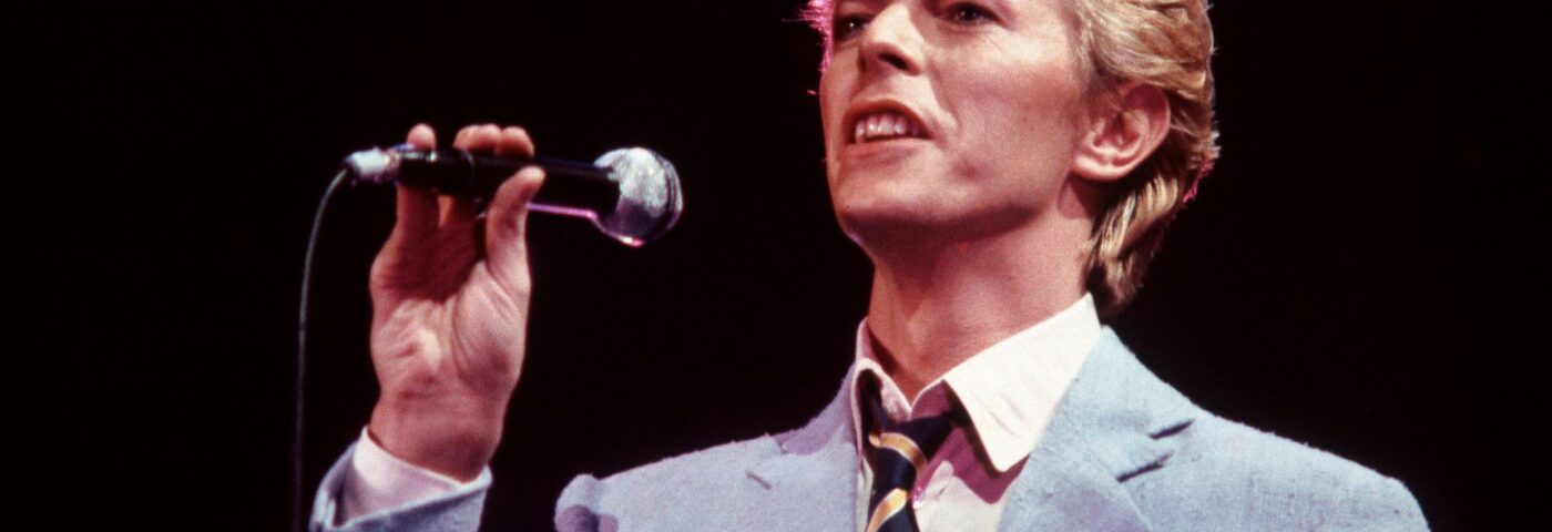 Le David Bowie Centre va ouvrir et accueillir plus de 90 000 articles au V&A East à Londres