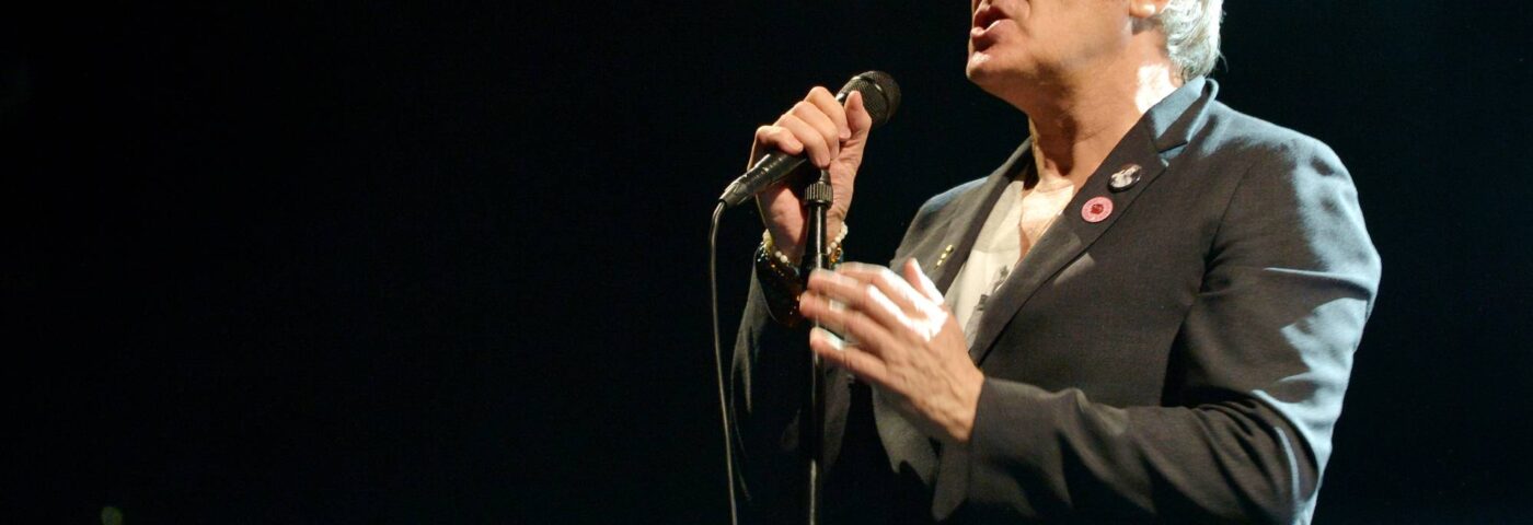 Morrissey fait un don de 50 000 £ pour aider à sauver le Salford Lads Club – l'emplacement de la photo emblématique des Smiths