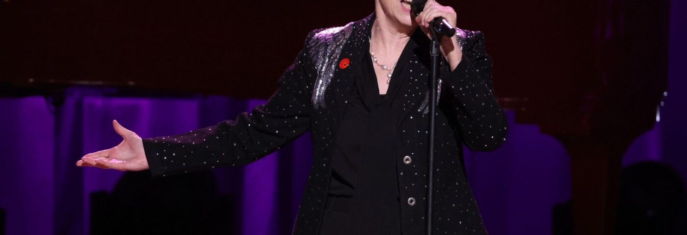 Annie Lennox appelle au cessez-le-feu à l'occasion du premier anniversaire du conflit israélo-palestinien