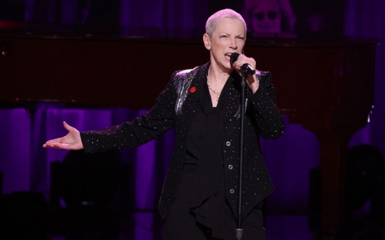 Annie Lennox appelle au cessez-le-feu à l'occasion du premier anniversaire du conflit israélo-palestinien
