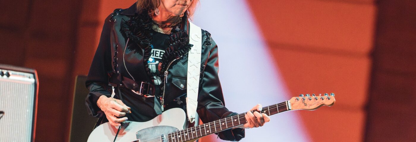 Chrissie Hynde demande à ses fans de ne pas se tenir au premier rang lors de plusieurs spectacles