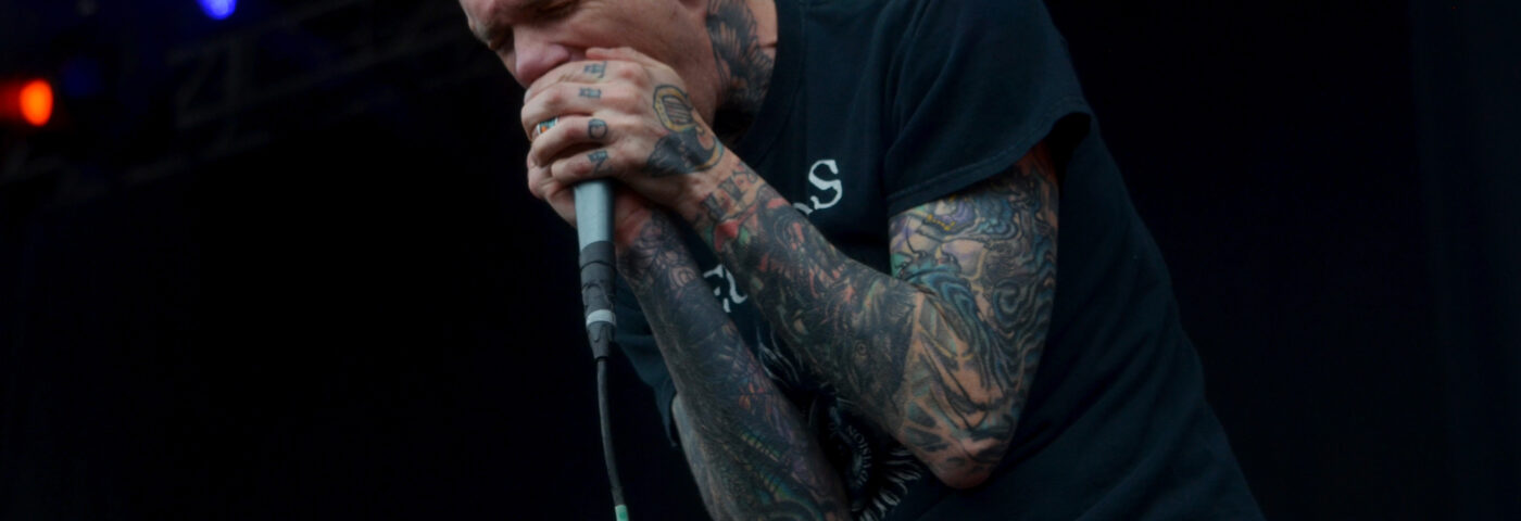 Converge sort un nouvel album live pour collecter des fonds pour les secours suite à l'ouragan Hélène