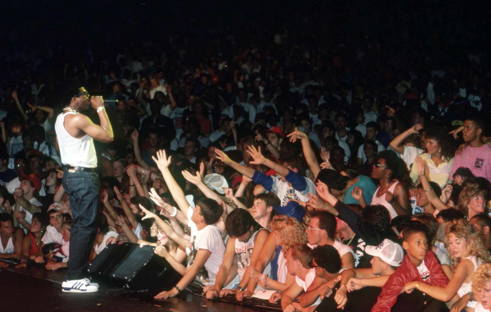   Darryl 'DMC' McDaniels se produit en 1987. (Photo de Ross Marino/Getty Images)