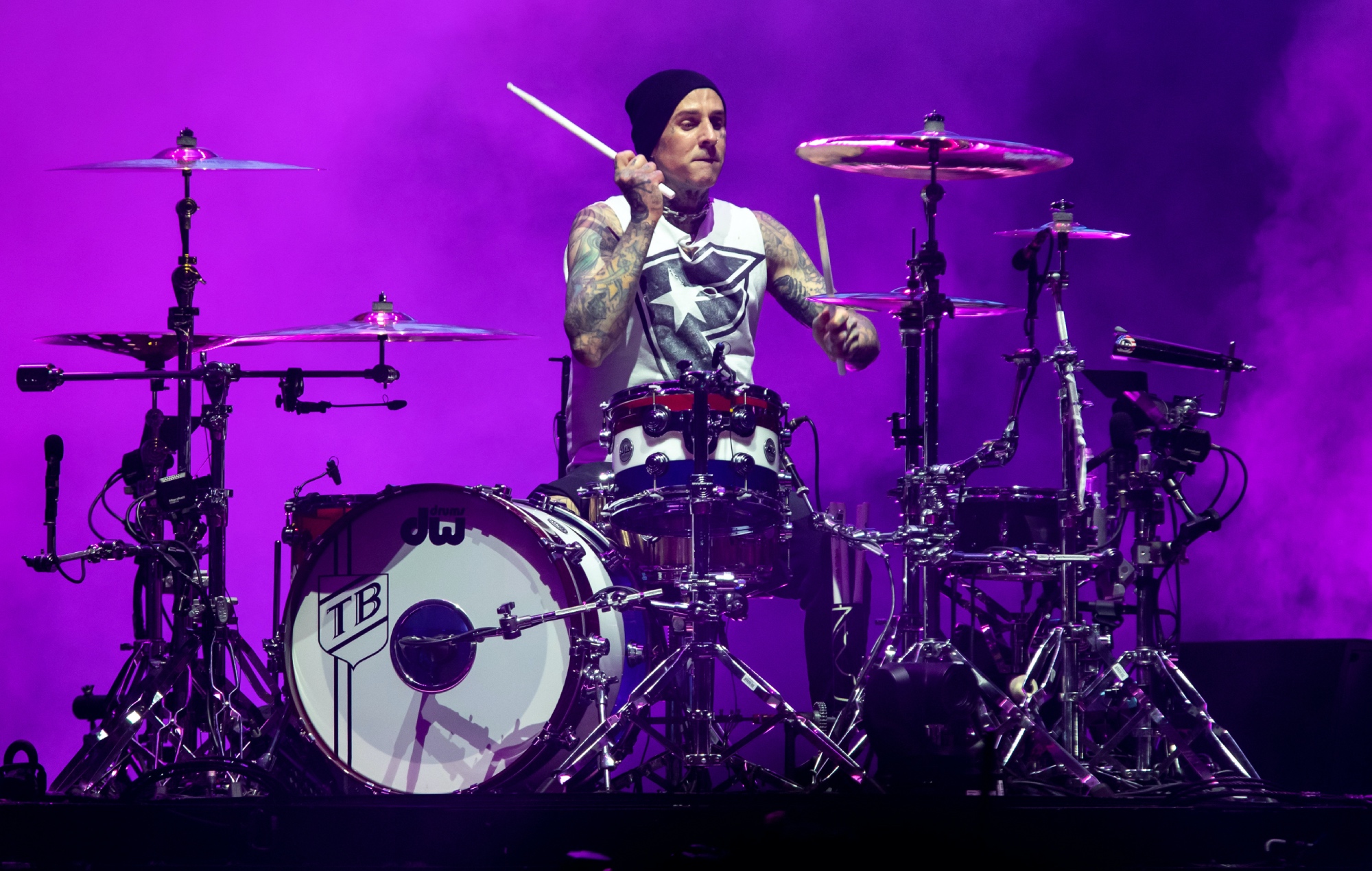 Travis Barker sur scène avec Blink-182
