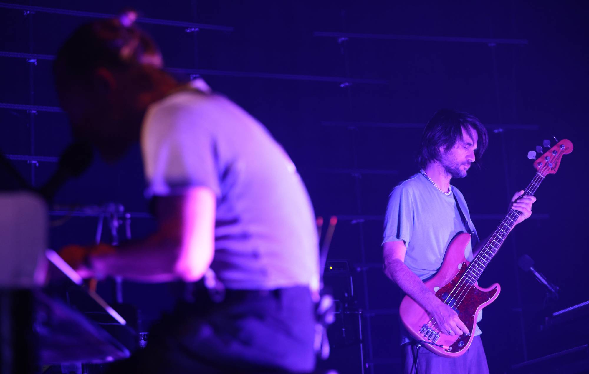 Jonny Greenwood et Thom Yorke de The Smile se produisent au Tempodrom le 20 mai 2022 à Berlin, en Allemagne. (Photo d'Adam Berry/Redferns)