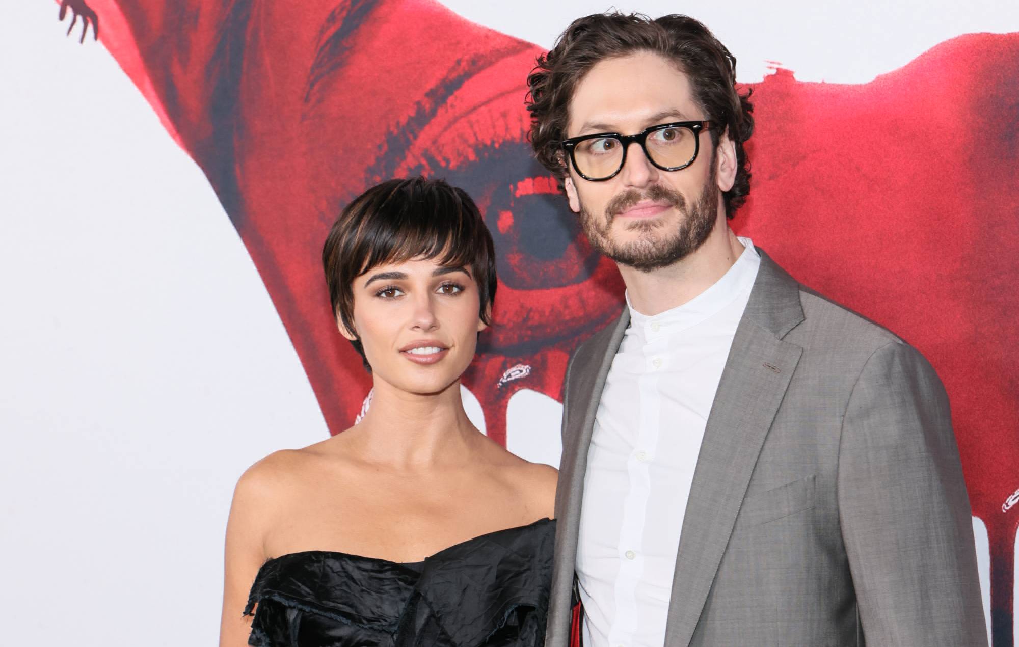 Naomi Scott (à gauche) et Parker Finn (à droite) assistent à la première américaine de « Smile 2 » de Paramount au Paramount Theatre le 14 octobre 2024 à Los Angeles, en Californie. 