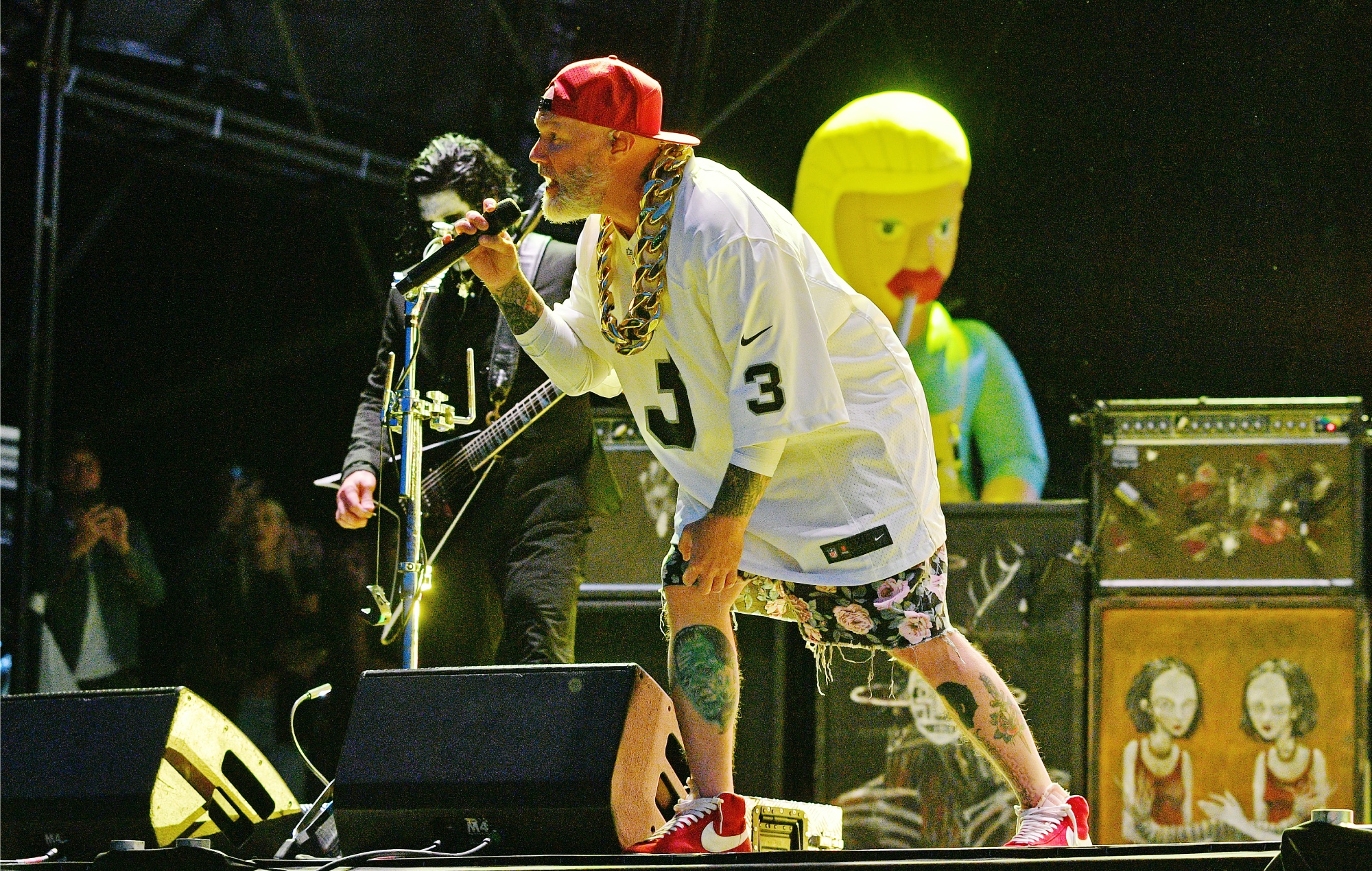 Fred Durst en live sur scène avec Limp Bizkit