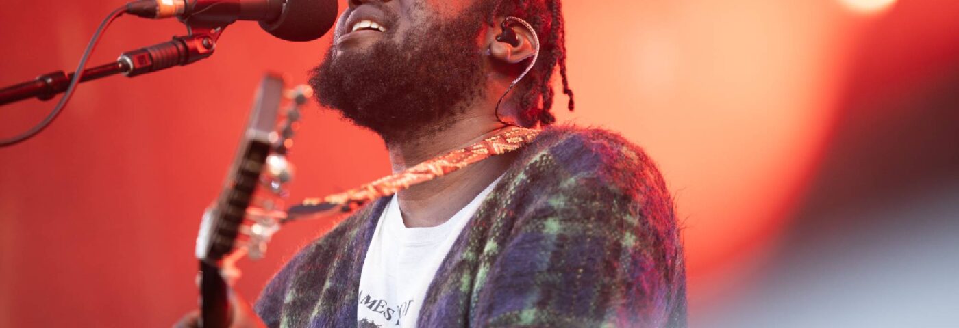 Michael Kiwanuka annonce la tournée « Small Changes » au Royaume-Uni et en Europe en 2025