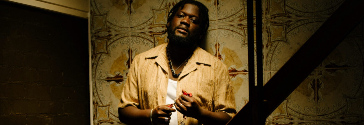 Michael Kiwanuka partage le tranquille single « Rebel Soul » et annonce des dates de tournée intimes au Royaume-Uni