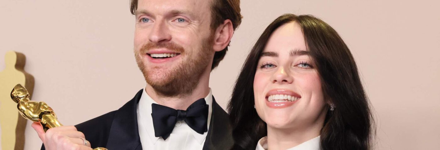 Regardez Billie Eilish et Finneas unir leurs forces pour « Wildflower » et « Birds of a Feather » sur « SNL »