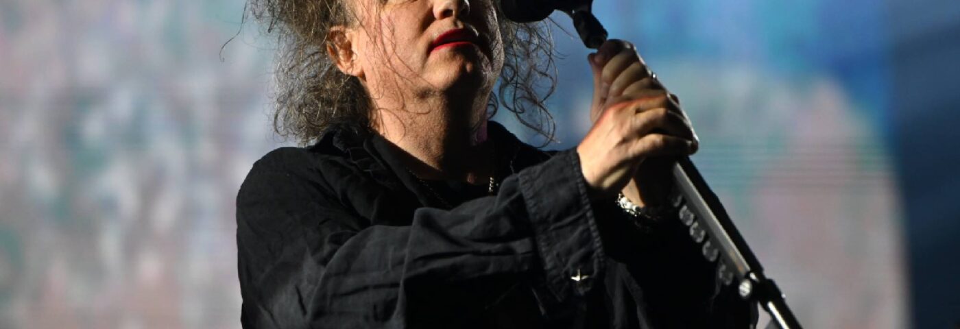 Robert Smith de The Cure explique les paroles et l'inspiration derrière « Alone »