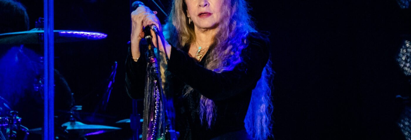 Stevie Nicks dit qu'une grossesse « aurait détruit Fleetwood Mac »
