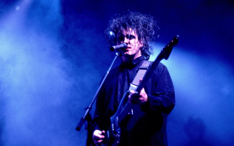 The Cure conçoit deux guitares en édition limitée pour une association caritative contre le cancer