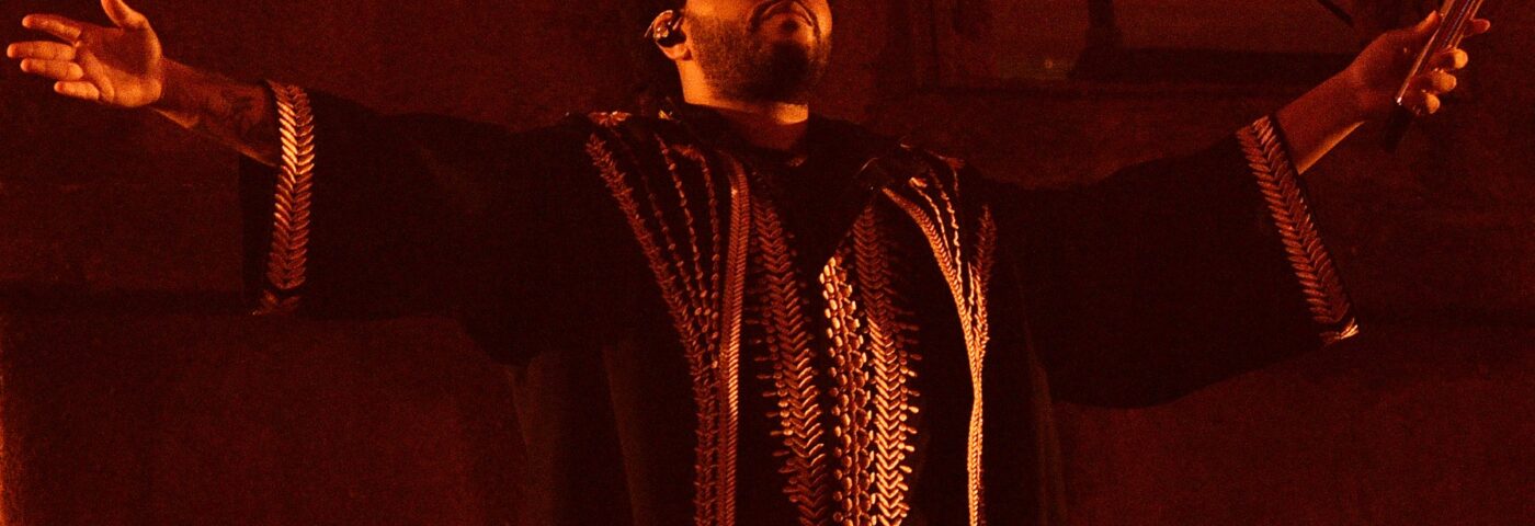 The Weeknd présente la nouvelle chanson « Open Hearts » lors d'un concert à Sydney