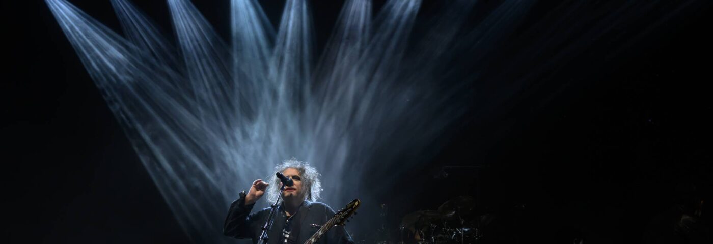Tournée mondiale de The Cure pour 2025, documentaire de Tim Pope et célébrations d'anniversaire à suivre