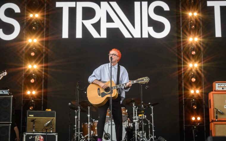 Travis partage une version de luxe de "LA Times" avec 10 titres supplémentaires