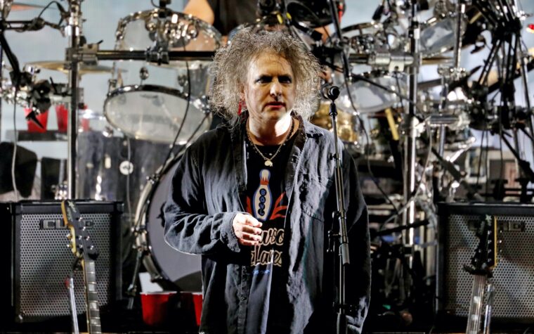 Robert Smith met aux enchères des œuvres d'art qu'il a réalisées inspirées de "Songs Of A Lost World" pour Heart Research UK