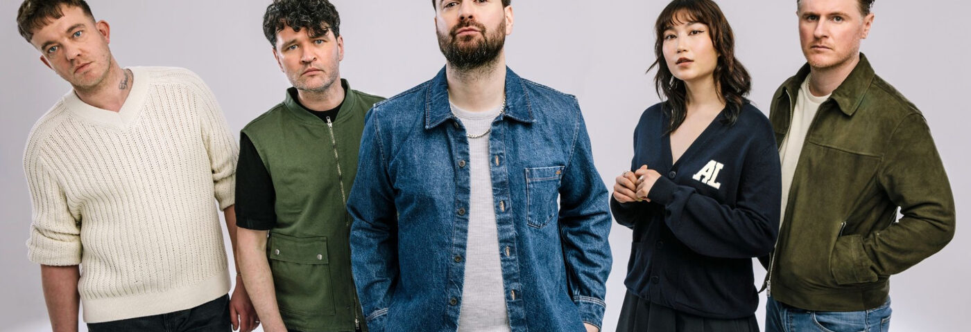 Courteeners – Critique 'Pink Cactus Café' : une sortie kaléidoscopique Courteeners – Critique 'Pink Cactus Café' : une sortie kaléidoscopique