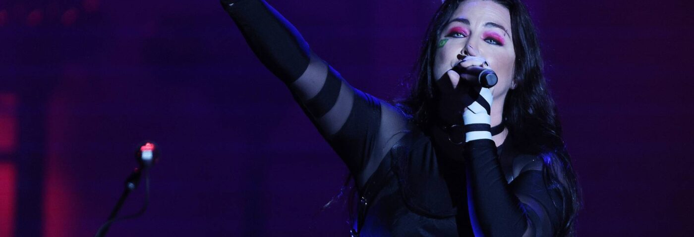 Amy Lee d'Evanescence partage « fièrement » son soutien à Kamala Harris lors de l'élection présidentielle américaine
