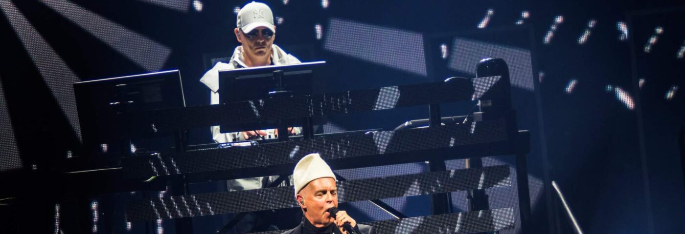 Écoutez la reprise de « All The Young Dudes » par les Pet Shop Boys et le single électro-pop « New London boy »