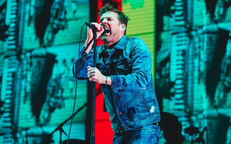 Les Kaiser Chiefs annoncent une tournée de spectacles en plein air au Royaume-Uni en 2025 pour célébrer 20 ans d'« emploi »