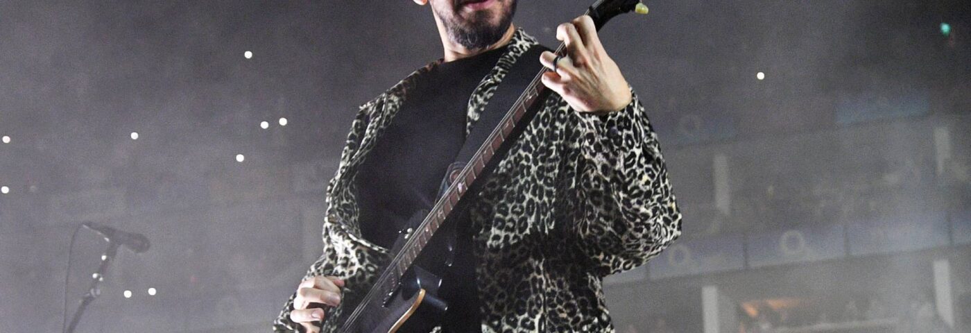 Mike Shinoda de Linkin Park déclare que le guitariste Brad Delson a arrêté de tourner pour des raisons de santé mentale
