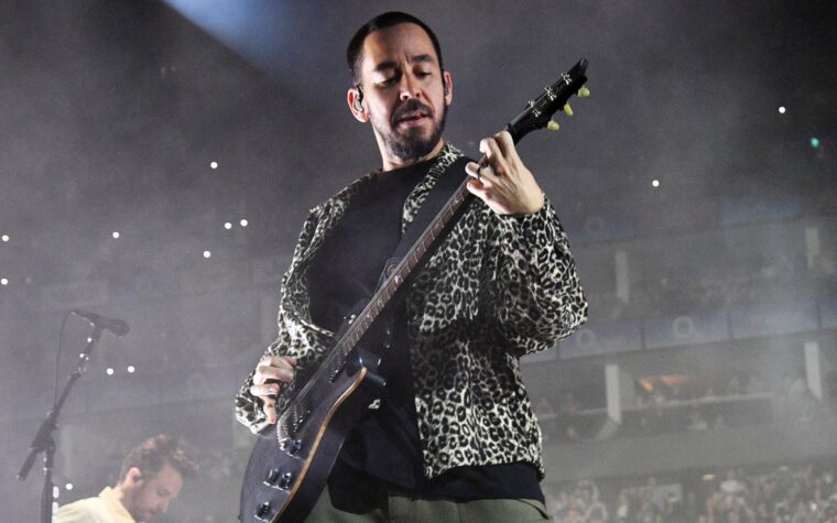 Mike Shinoda de Linkin Park déclare que le guitariste Brad Delson a arrêté de tourner pour des raisons de santé mentale