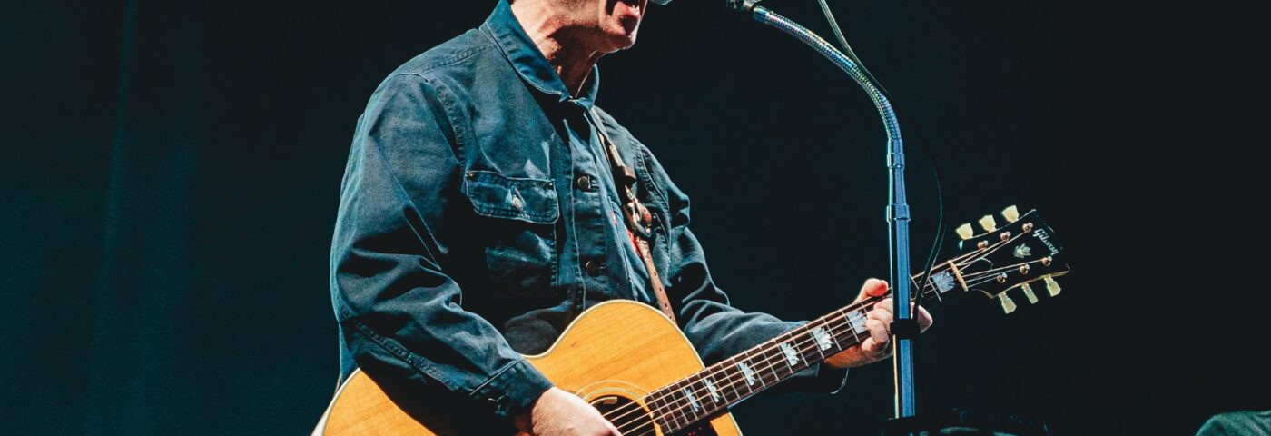 Noel Gallagher crée une version ambiante de six heures de « Champagne Supernova » d'Oasis pour l'exposition de la National Portrait Gallery