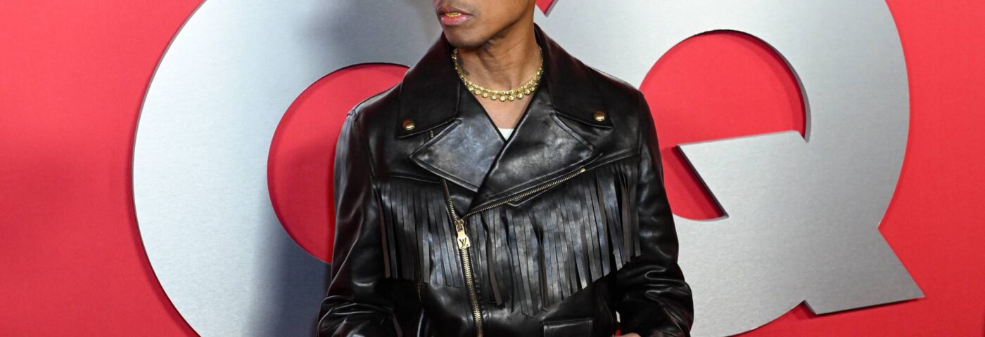 Pharrell Williams chahuté par les manifestants animaliers, leur propose un câlin