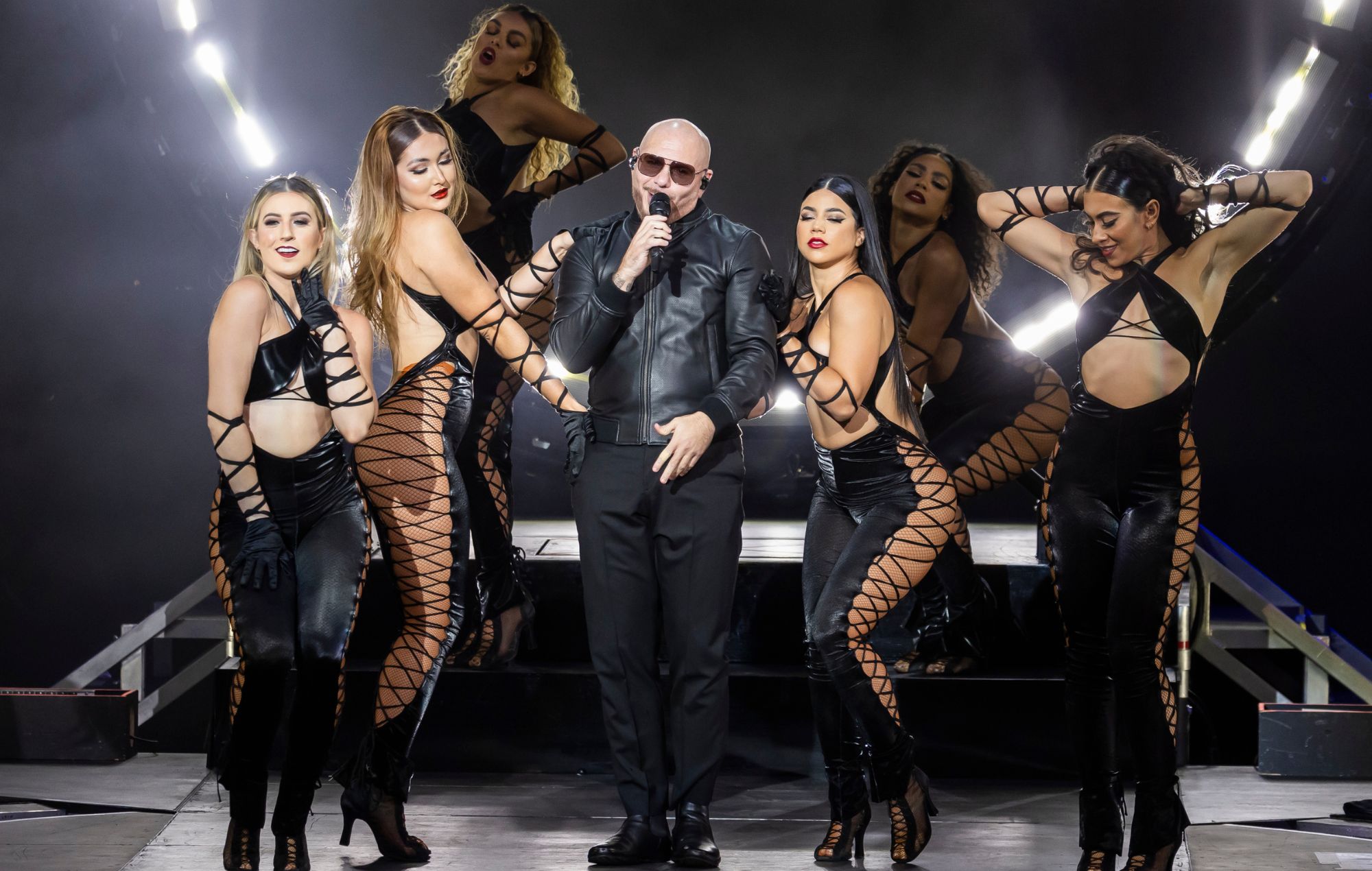 Pitbull se produit pour soutenir sa fête après Dark Tour, 2024
